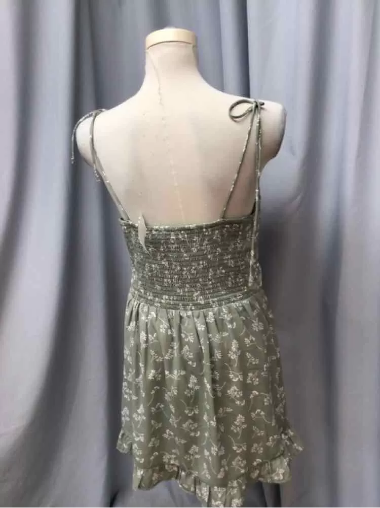 ABERCROMBIE & FITCH SIZE MEDIUM Ladies DRESS