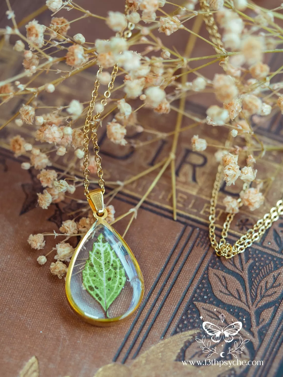 Green dried leaf teardrop resin pendant necklace