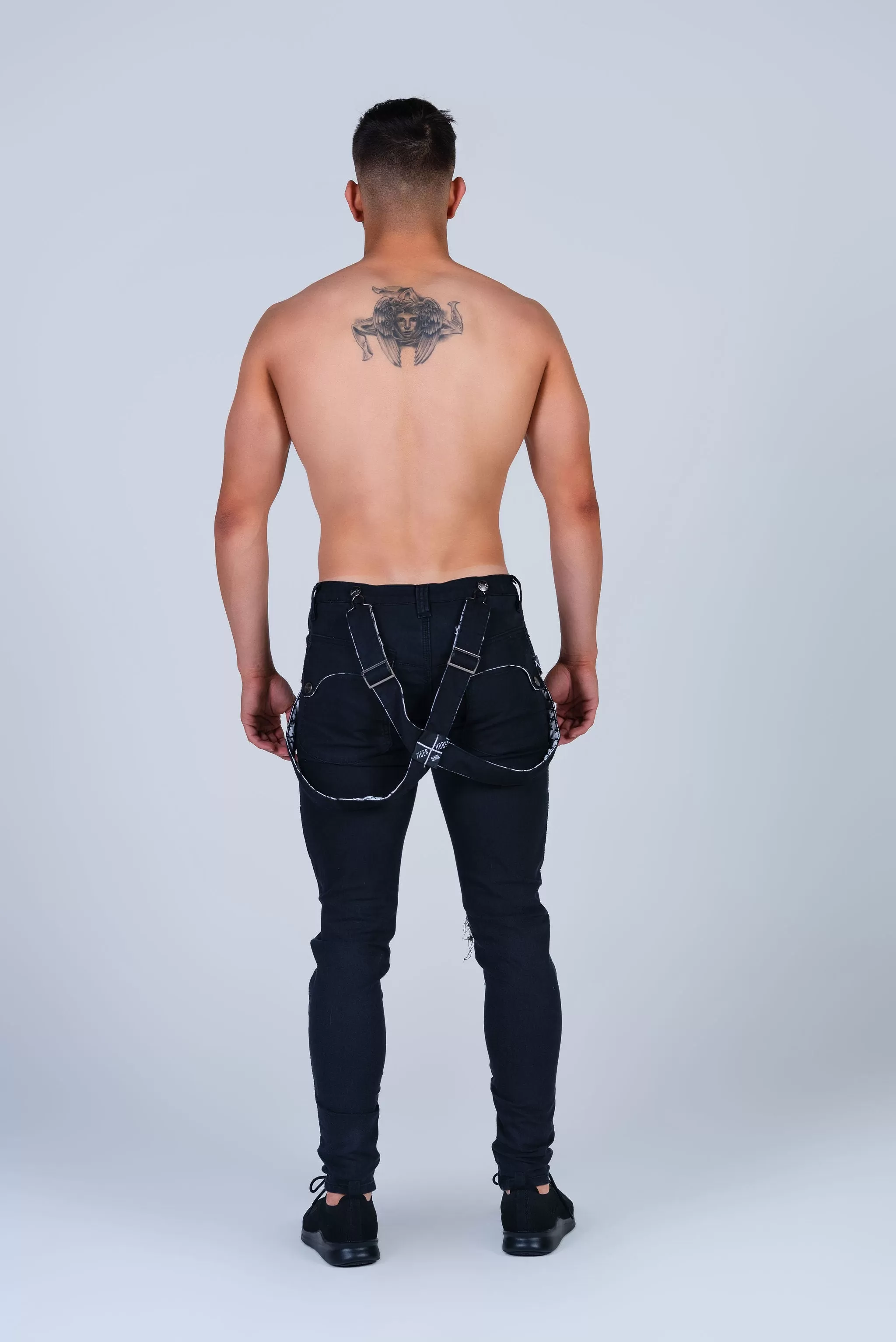 ROMEY DOUBLE-BLACK JEAN with HOLES & BACKING.