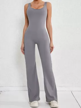 Sunset and Swim – Aktiver Jumpsuit mit Cut-outs und breiten Trägern sowie U-Ausschnitt